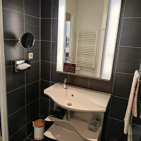 Au Pied De L'orne 캉