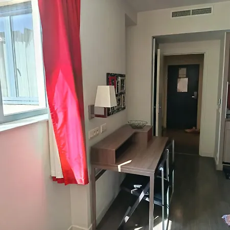 Au Pied De L'orne